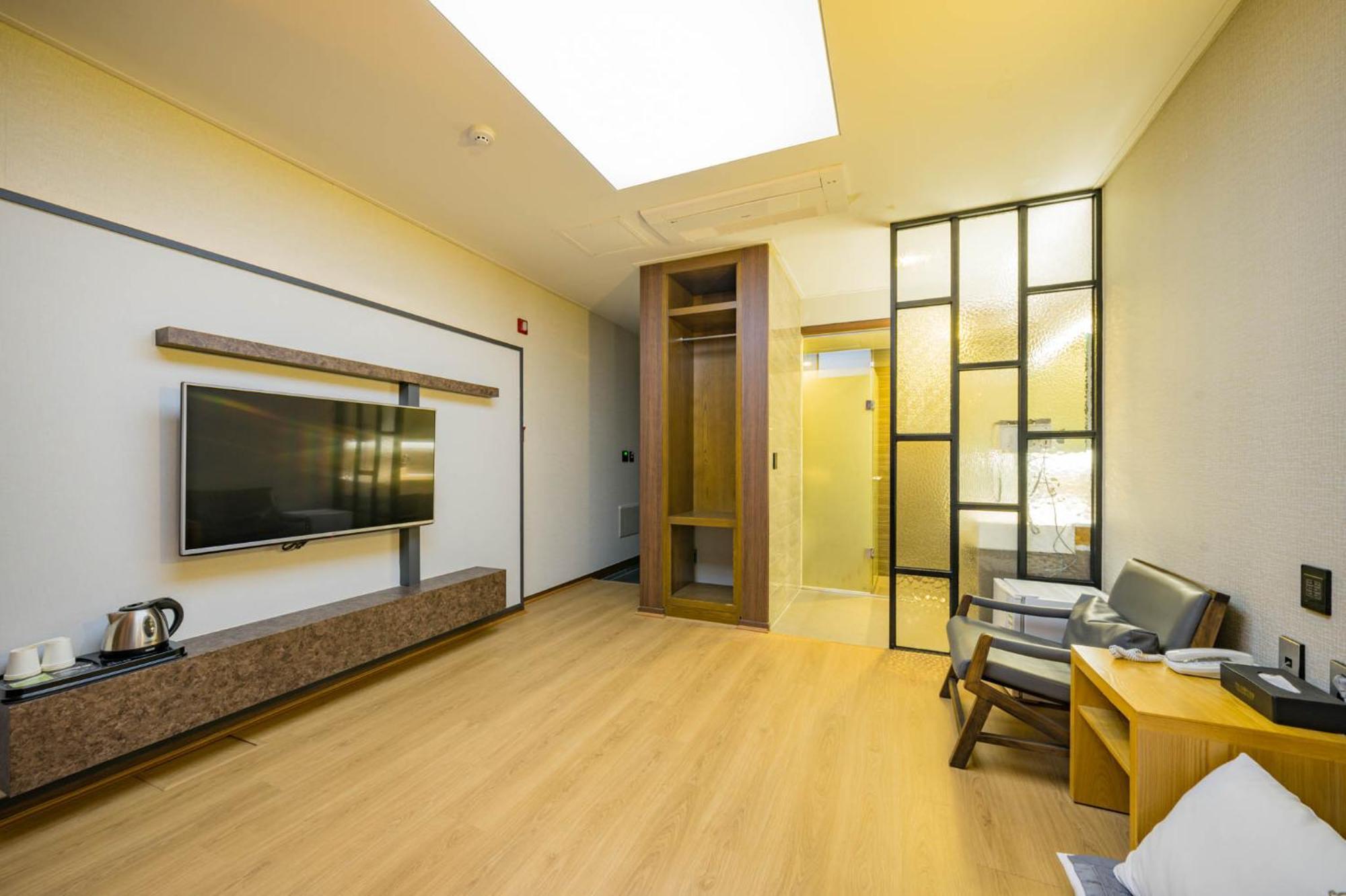 Yeosu Stay Hotel Rum bild