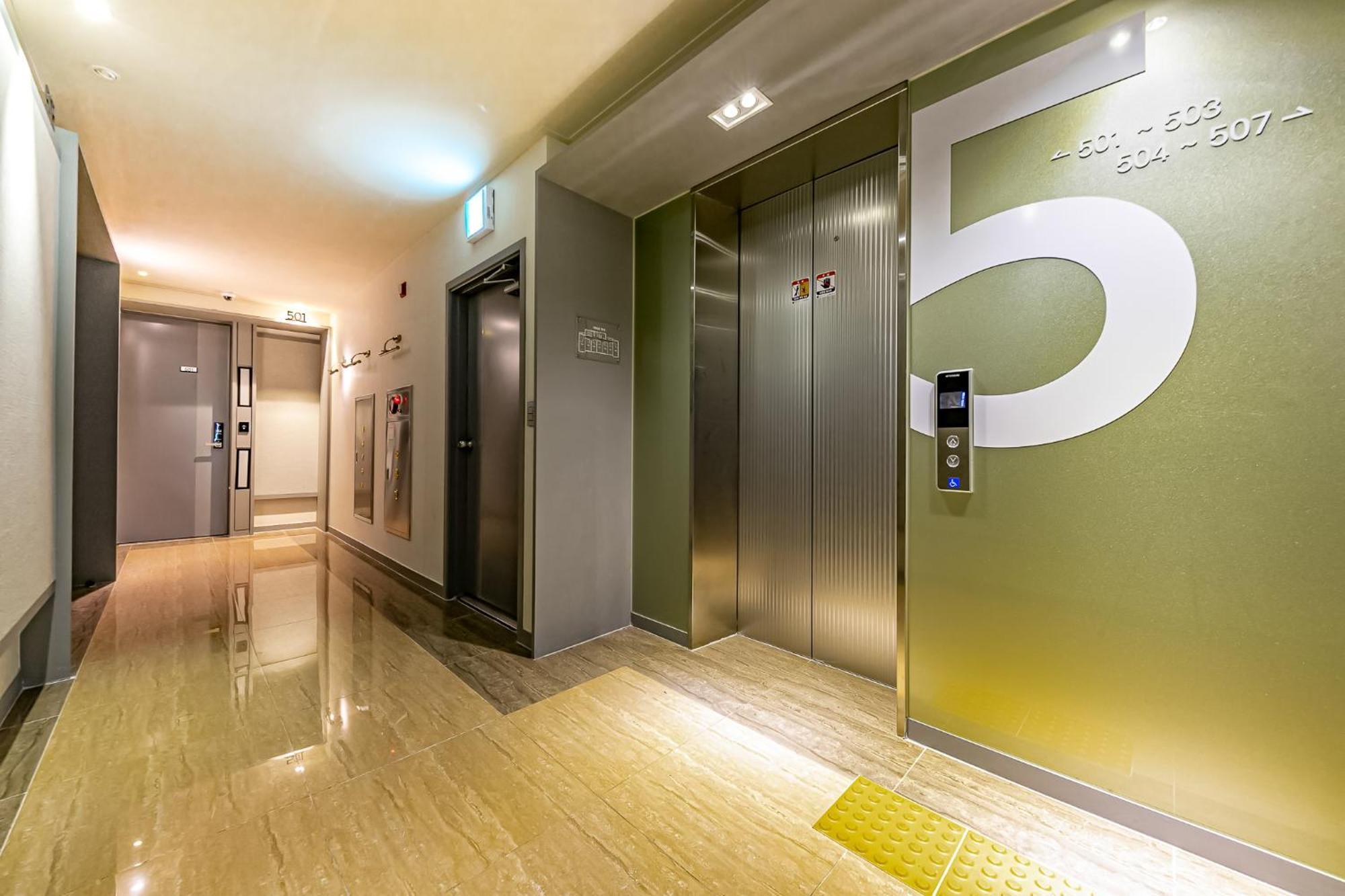 Yeosu Stay Hotel Exteriör bild
